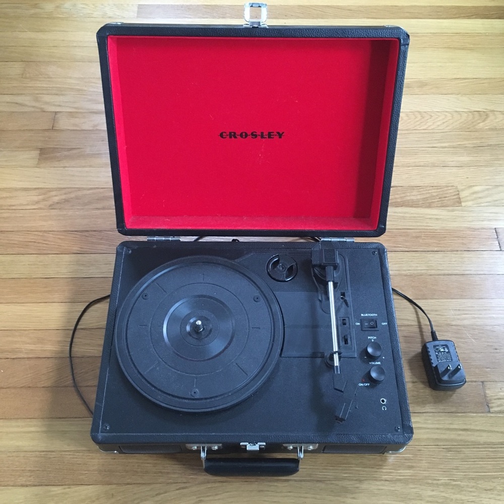 Crosley cruiser turntable suitcase (black/red)
